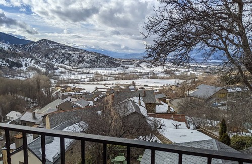 Llo Ski Chalet | Sunlight and quiet. Mountains, thermal baths and pool in summer. Panoramic view.