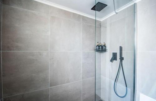 Omonia Apartment | Sunlight rooftop apartment