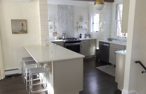 Beacon House | Sunlit Cottage in the Hudson Valley near train and Main!