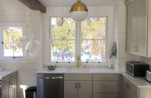 Beacon House | Sunlit Cottage in the Hudson Valley near train and Main!