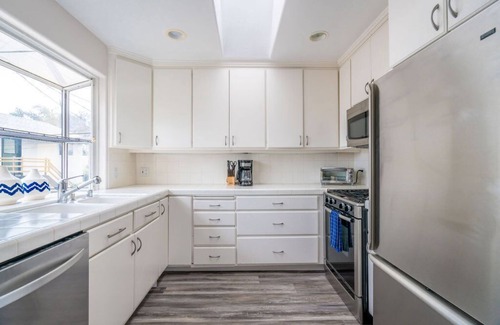 Village of La Jolla House | Sunlit La Jolla Village Gem with Peak Ocean Views!