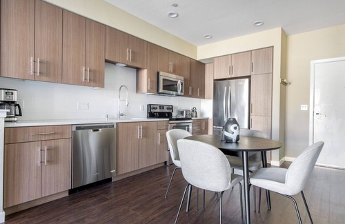 Mountain View Apartment | Sunlit Mountain View 2BR w/Pool, Gym, BBQ, by Blueground