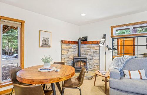 Sunnyside House | Sunlit Pines by Tahoe Getaways - 2BR in Tahoe Park w Hot Tub, Fenced Yard & Pet Friendly!