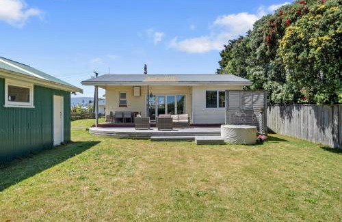 Te Horo Beach House | Sunlit Retreat - Te Horo Beach Holiday Home