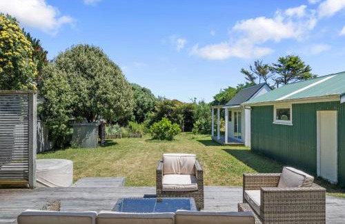 Te Horo Beach House | Sunlit Retreat - Te Horo Beach Holiday Home