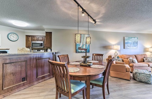 Isla del Sol Condo | Sunlit St Petersburg Condo w/Community Pool
