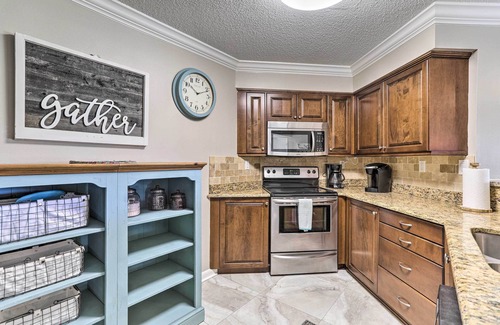 Isla del Sol Condo | Sunlit St Petersburg Condo w/Community Pool