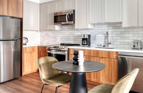 Walnut Creek Apartment | Sunlit Walnut Creek 1BR w/A/C & W/D, near BART, by Blueground