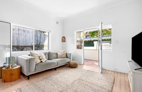 Tamarama Apartment | Sunny 1-Bedroom Apartment in Tamarama