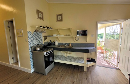Esperanza Apartment | Sunny 1 bedroom in Esperanza close to everything