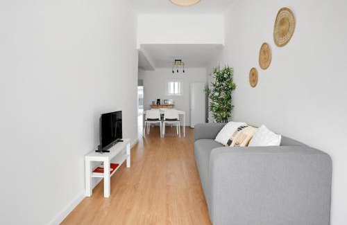 Cacilhas Apartment | Sunny 2 bedroom apartment in Almada - Balconies with River View