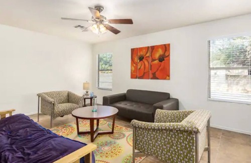 Tucson House | Sunny 2 Bedroom Getaway!