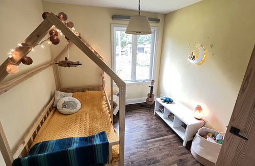 Beaconsfield House | Sunny 2-storey child friendly home near lake – minutes to downtown MTL