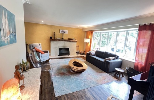 Beaconsfield House | Sunny 2-storey child friendly home near lake – minutes to downtown MTL