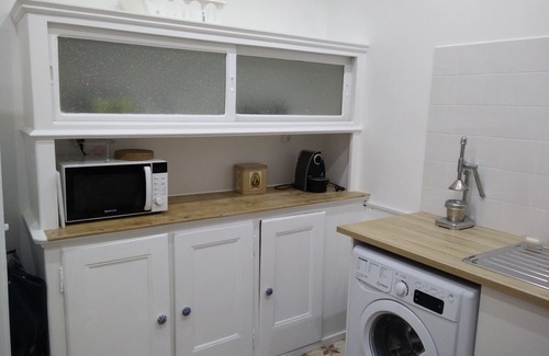 Santos Apartment | Sunny 2BR - Av. D. Carlos I, Lisbon (São Bento)