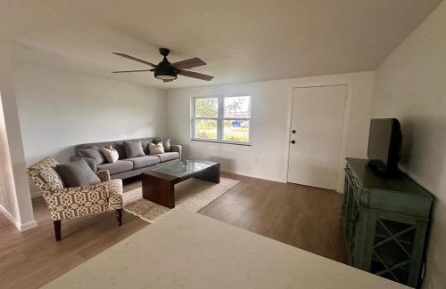 New Port Richey House | Sunny 2BR Getaway Near Beaches