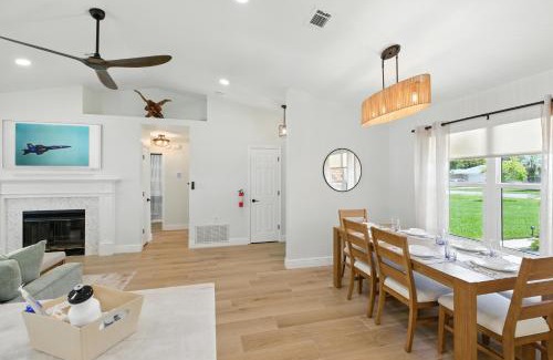 Gulf Breeze House | Sunny 3BR with Hot Tub & Game Room Home