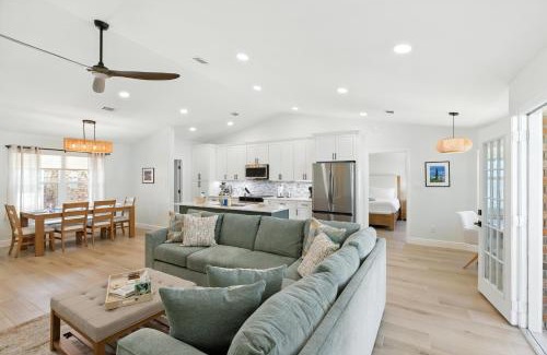 Gulf Breeze House | Sunny 3BR with Hot Tub & Game Room Home