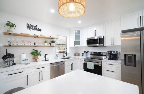 Meadowlawn House | Sunny 4BR St.Pete Getaway Home