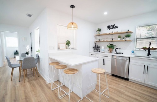 Meadowlawn House | Sunny 4BR St.Pete Getaway Home
