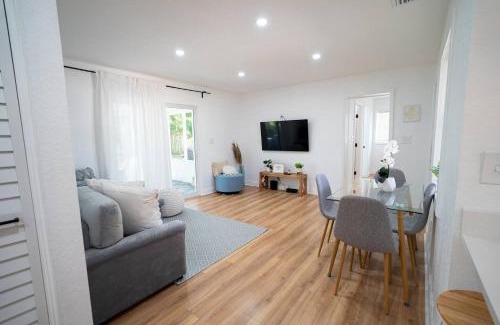 Meadowlawn House | Sunny 4br Stpete Getaway Home