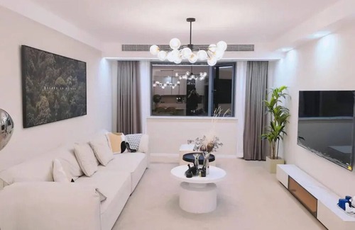 Shanghai Apartment | Sunny Abode富源公寓 3-Bedroom near Tianzifang