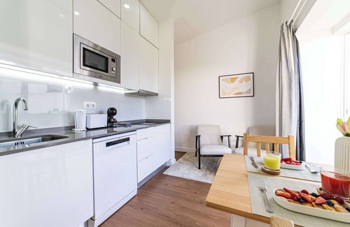 Alcantara Apartment | Sunny Alcântara Apartment with Pool & Garden