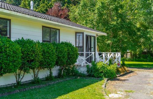 Featherston House | Sunny and central on big section
