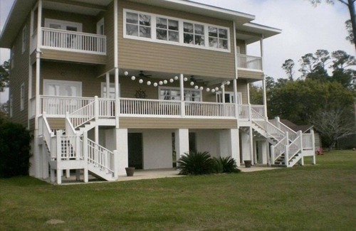 Josephine House | Sunny and Spacious. Quiet Waterfront Home Perf 4 Big Families/Boat Lovers&Kids