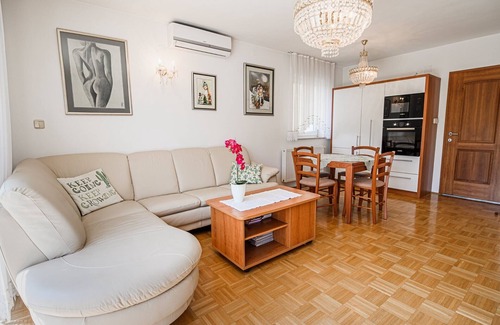 Podcetrtek Apartment | Sunny and Spacious Apartments with Terrace near Water Park - One Bedroom Apartment with Terrace