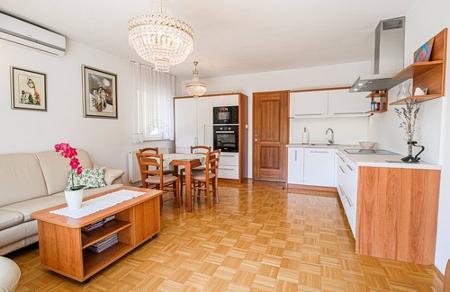 Podcetrtek Apartment | Sunny and Spacious Apartments with Terrace near Water Park - One Bedroom Apartment with Terrace
