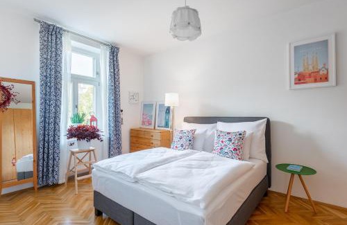 Zizkov Apartment | *SUNNY and STYLISH* Apt with BALCONY near TV Tower