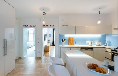 Zizkov Apartment | *SUNNY and STYLISH* Apt with BALCONY near TV Tower