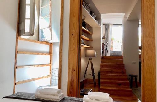 Lisbon Old Town Apartment | Sunny Apartment in Town with Terrace
