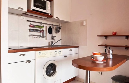 Cavaliere Beach Apartment | Sunny Apartment with Terrace, 100m from Beach - 6 Sleeps, Parking, WiFi, Baby Kit