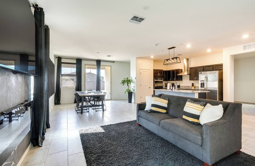 Glendale House | Sunny Arizona Escape w/Patio, Grill & Fireplace!