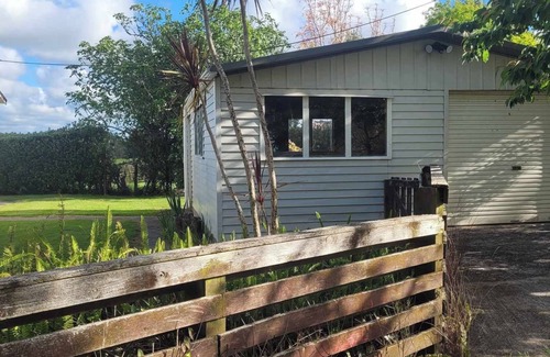 Awhitu Cottage | Sunny Awhitu Cottage/A Dozen Beach's to choose from 10 minutes away.