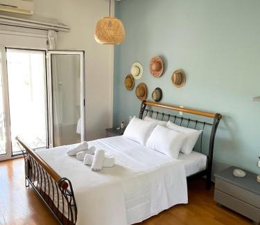 Korinthos Apartment | Sunny Beach House
