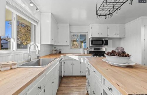 Scenic Heights House | Sunny Beach House of Olde Town Arvada