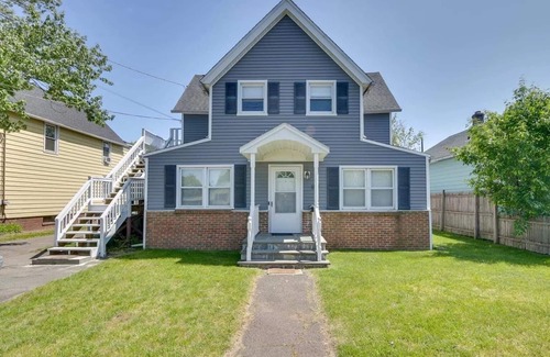 West Haven Apartment | Sunny Beachside Retreat - Steps from the Sand, Minutes from Downtown New Haven