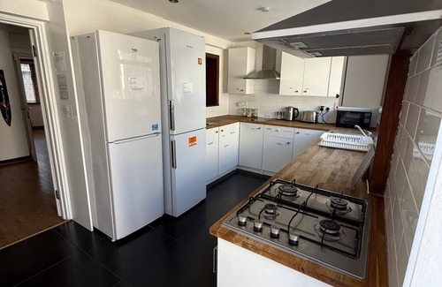 West Ham House | Sunny Big Double Room 3, Mins Walk 2 Underground, Close to Heart of London