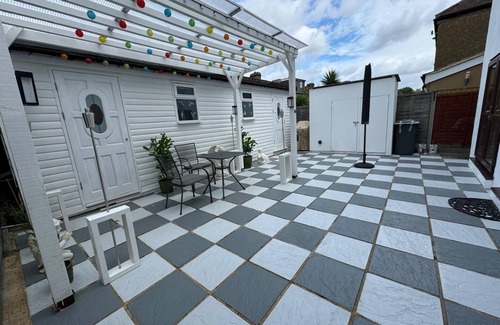 West Ham House | Sunny Big Double Room 3, Mins Walk 2 Underground, Close to Heart of London