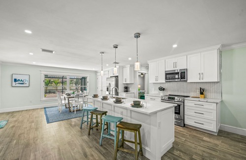 West Bradenton House | Sunny Breeze: Perfect Pool Retreat for Families with a Detached Guest House!
