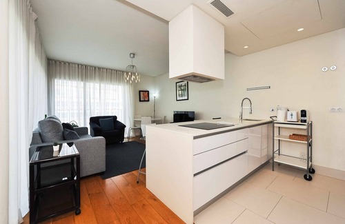 Santo Antonio Apartment | Sunny & Bright Amoreiras