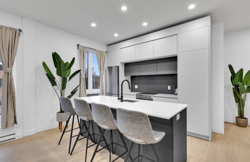 Southwest Condo | Sunny, bright & natural apt, centrally located