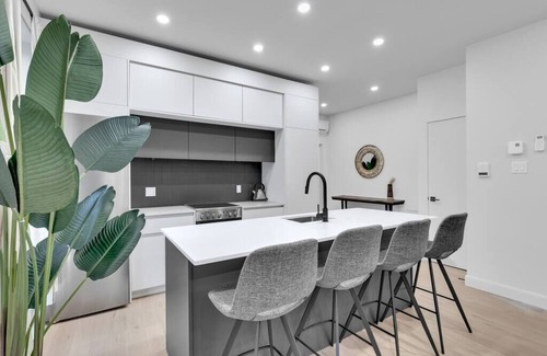Southwest Condo | Sunny, bright & natural apt, centrally located