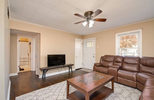 Kokomo House | Sunny bungalow with great space