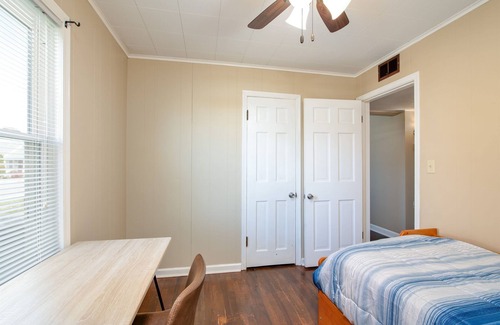 Kokomo House | Sunny bungalow with great space