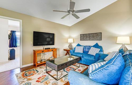 Highland Villa | Sunny Canal-View Villa with Lanai in Sebring!