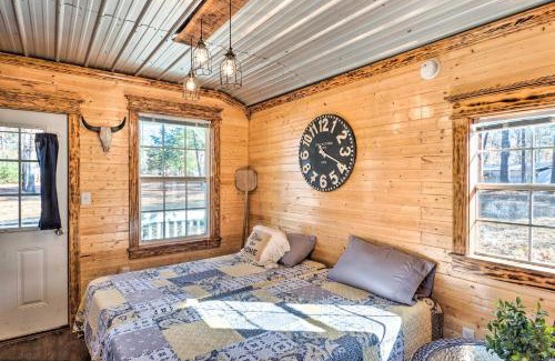 Negreet House | Sunny Catfish Cabin with Views of Toledo Bend